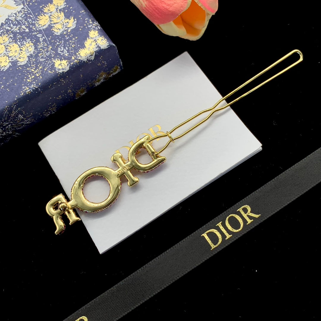 CD Brooch 177401