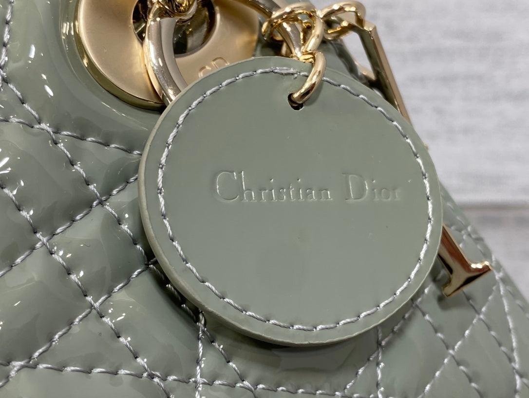 mini lady 17 rock gray patent calfskin