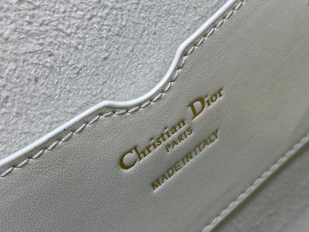 MEDIUM CD BOBBY 22CM CALFSKIN GOLD HARDWARE