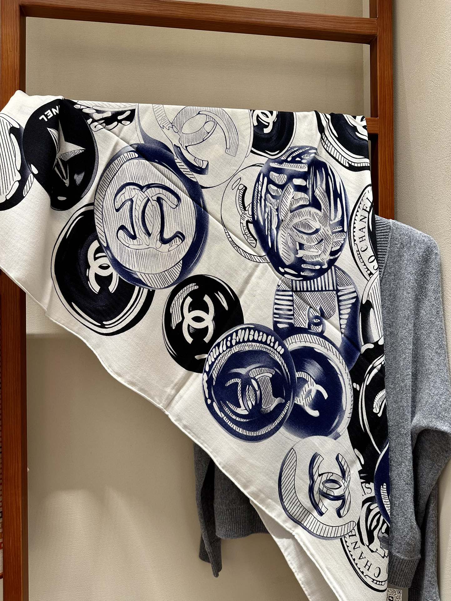 CC Square Scarf 140 CM In White Colorful Cashmere And Silk 418149
