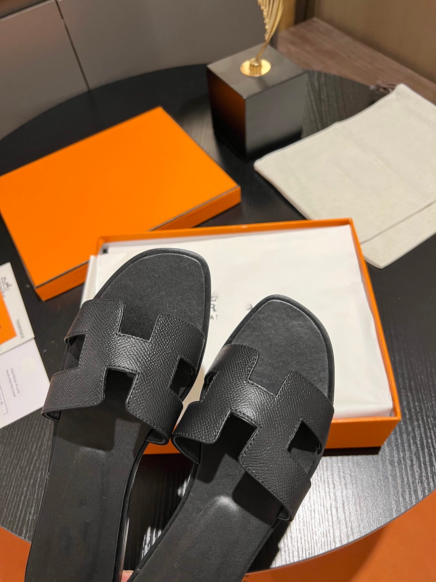 0RAN SANDAL Leather