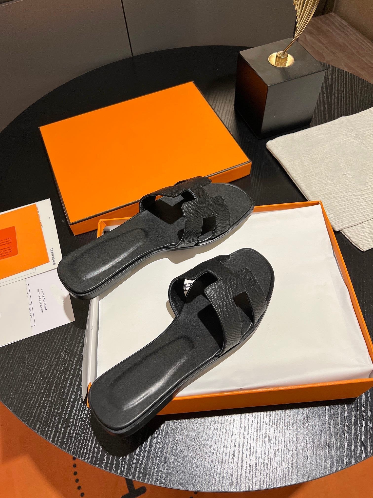 0RAN SANDAL Leather