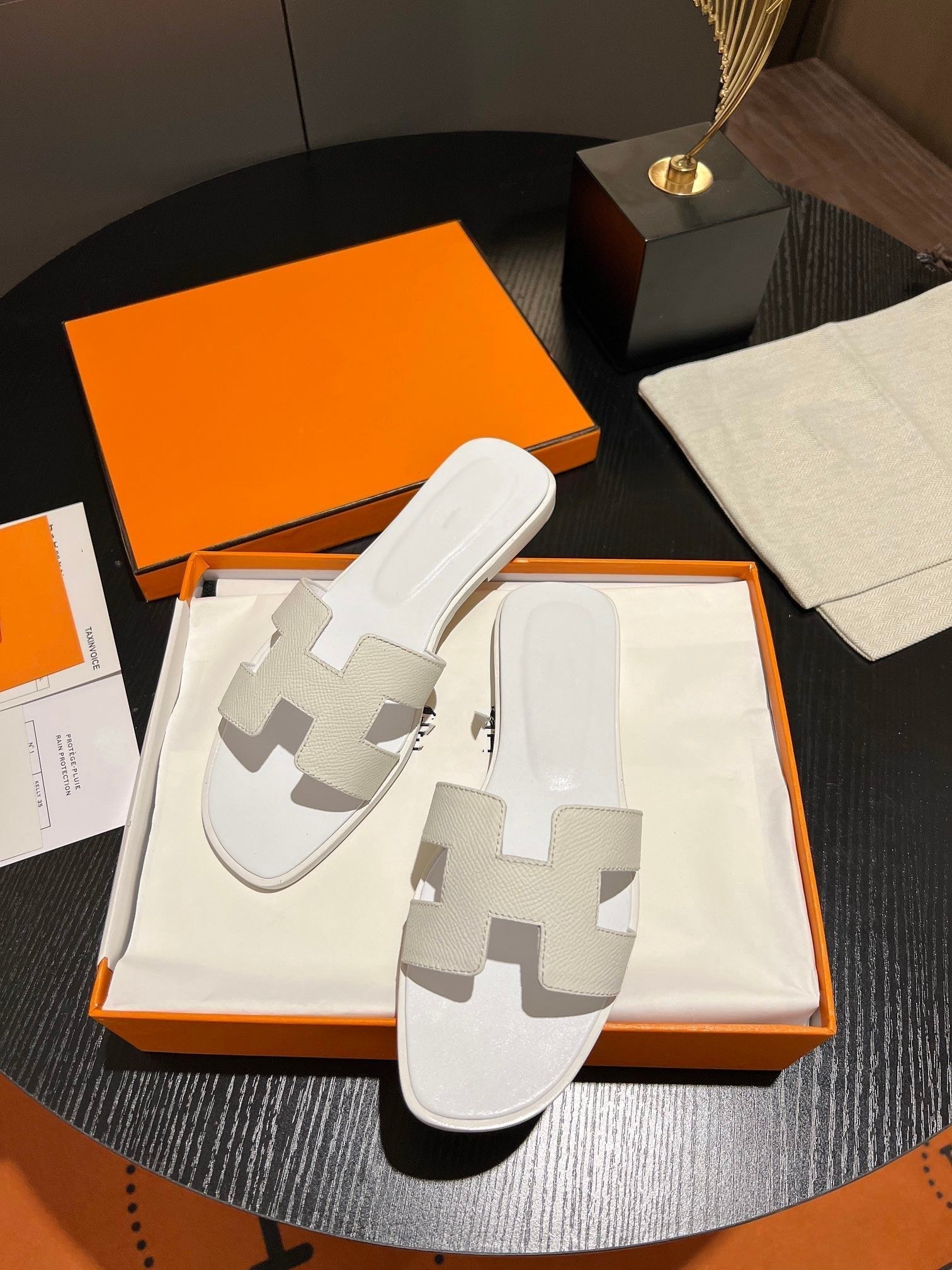 0RAN SANDAL Leather