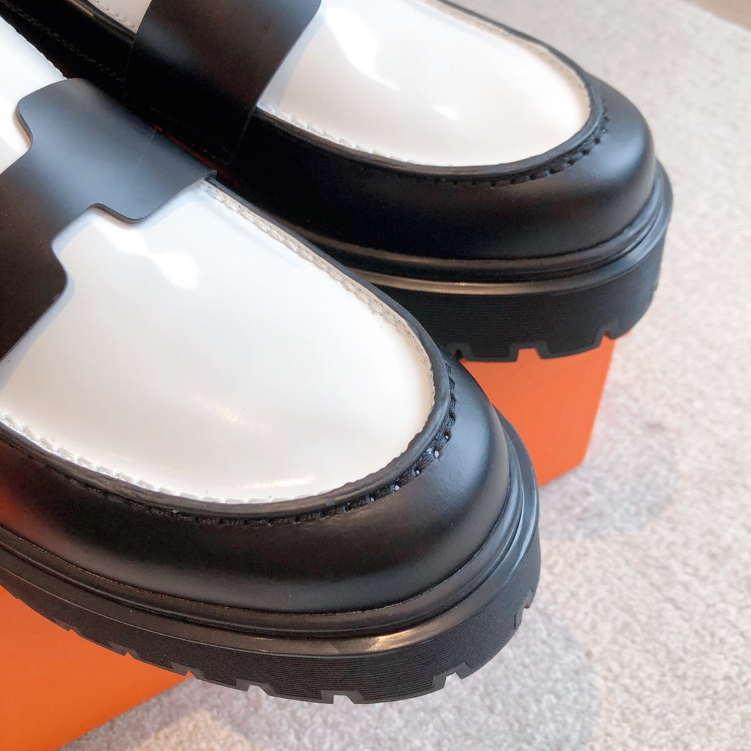 HM HITCH LOAFER BLACK AND WHITE CALFSKIN
