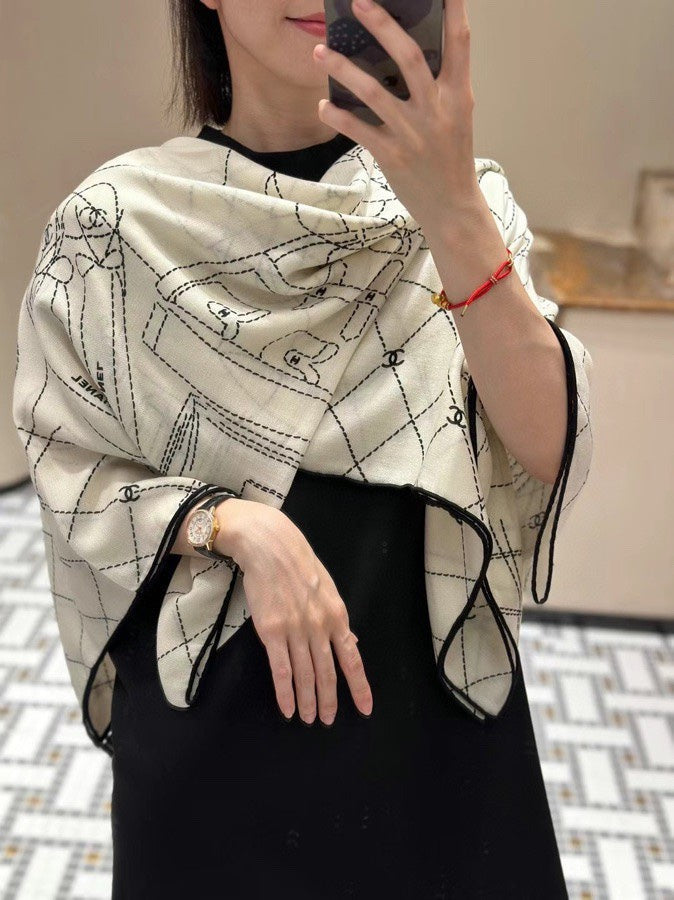CC Square Scarf 140 CM In White Black Cashmere Silk 373590