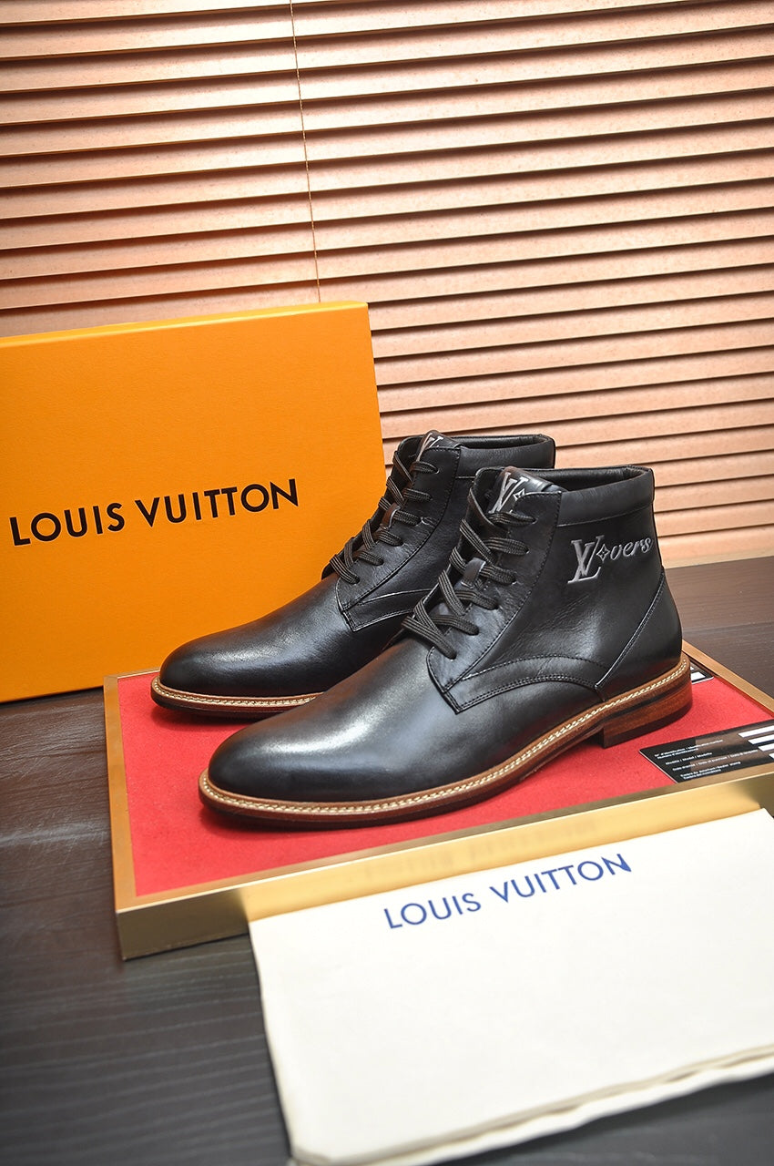 LV SHORT BOOT IN BLACK CALFSKIN