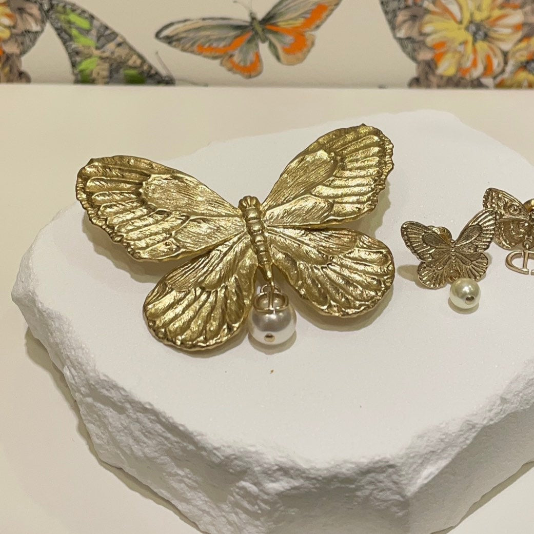 CD Brooch 08
