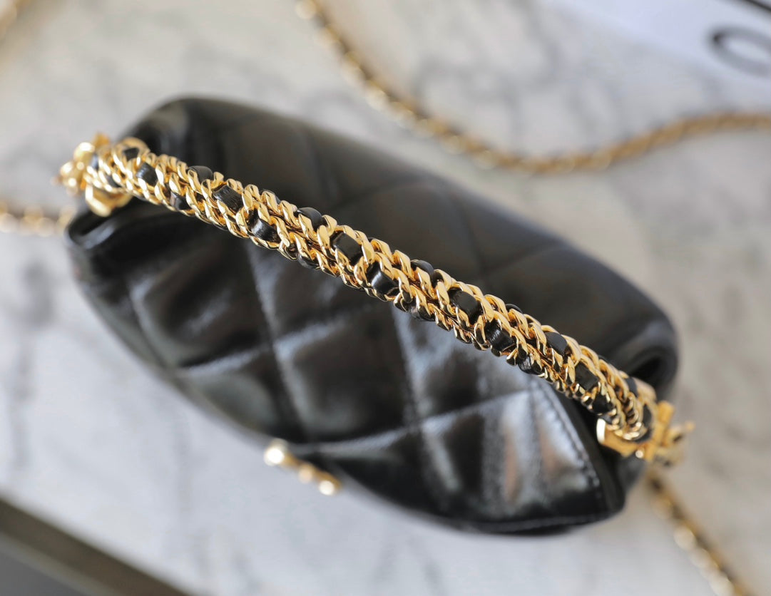 24B Cluth With Chain Black Lambskin Gold Hardware
