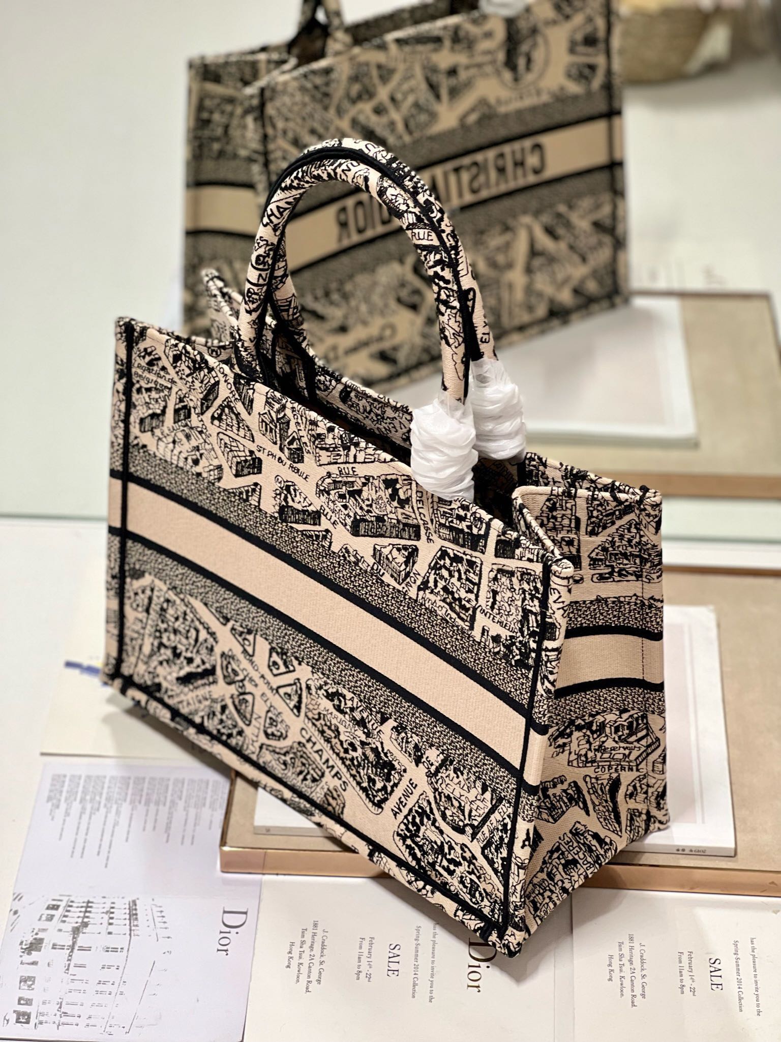 CD Paris Apricot Book Tote 36cm Bag Black beige Canvas 336525