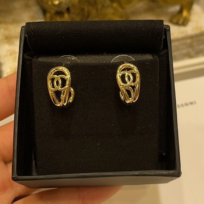 Chanel 2026 Hollowed-out CC Gold Teardrop Earrings