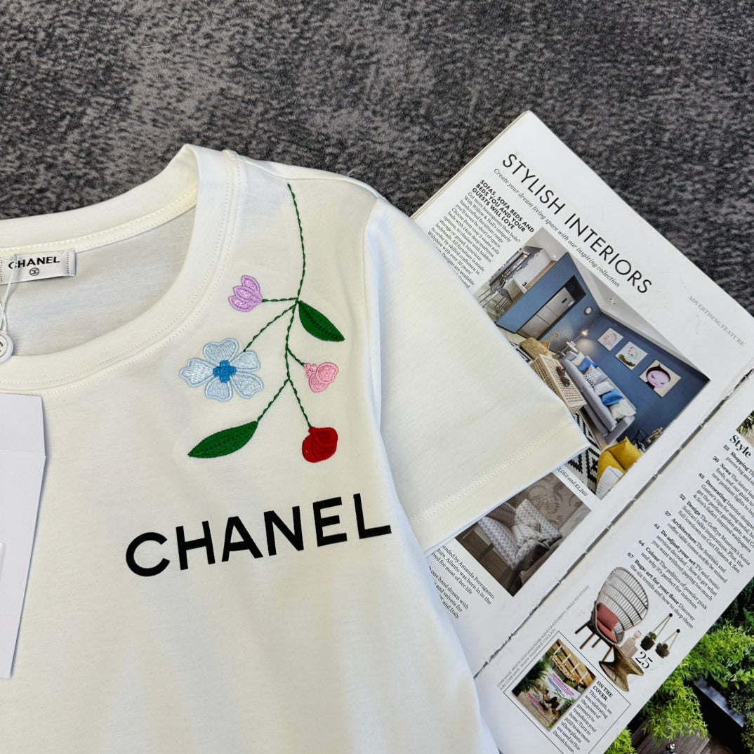 Chanel 2026 Short-Sleeve T-Shirt Black and White Cotton 359334