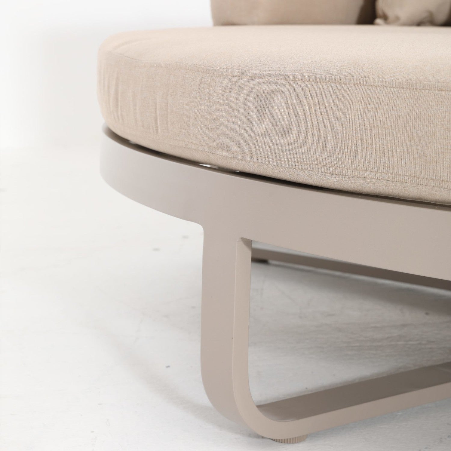 DekoLiving COP30503 Meliazzo Round Outdoor Daybed & Table
