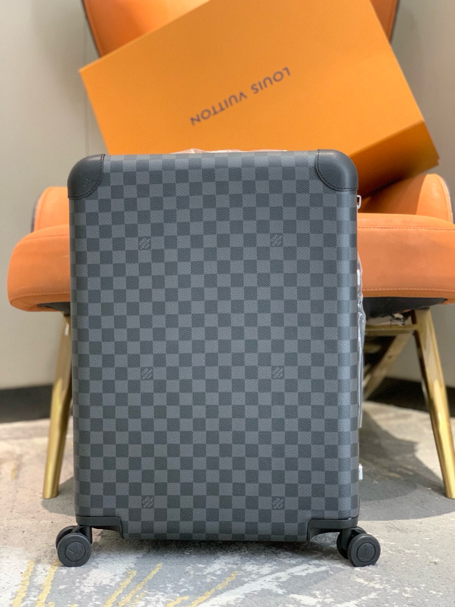 Louis Vuitton Horizon 55 Suicase Gray Black Leather