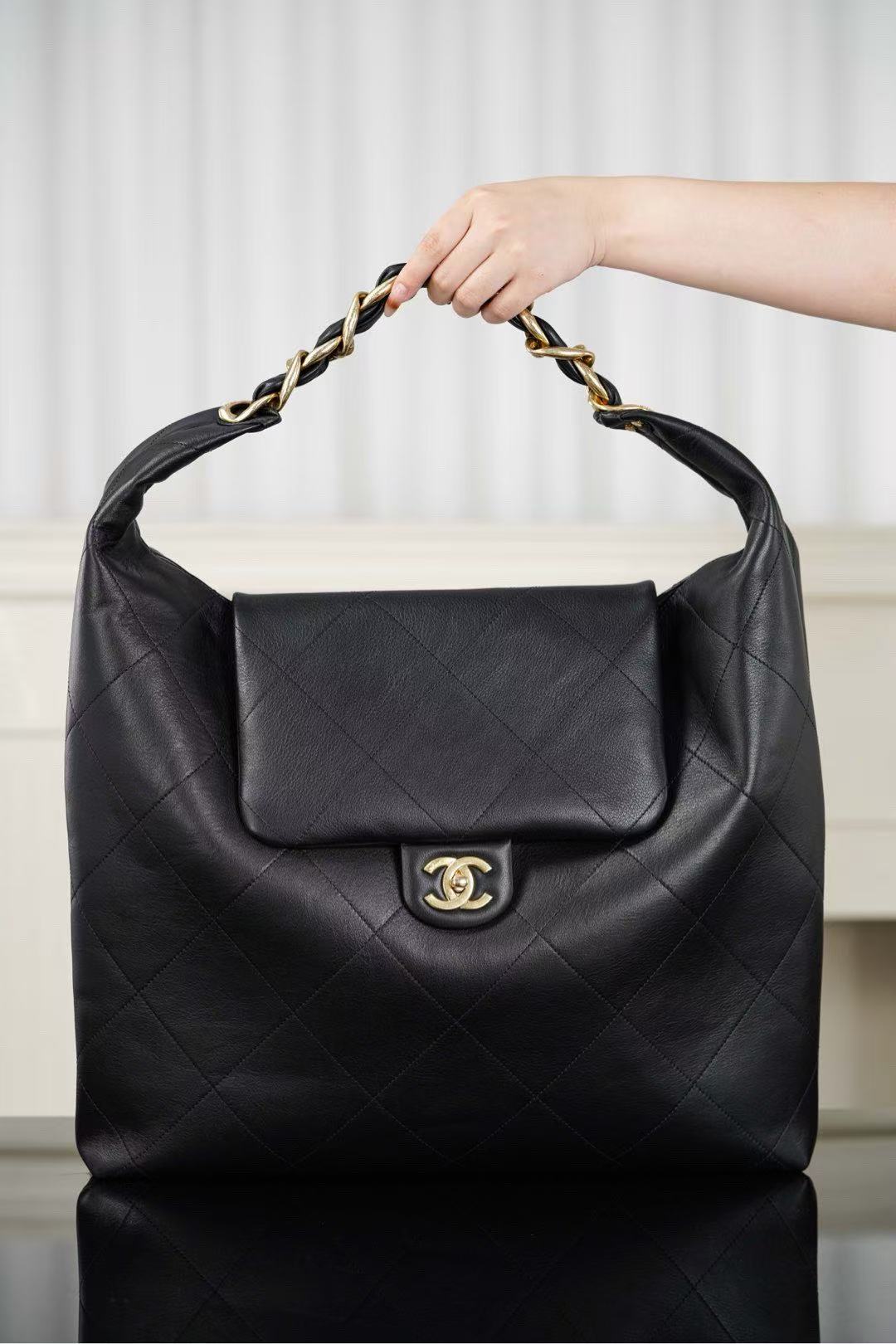 CC 2025 Bag 53cm Black Gold Calfskin 300852 Best Version