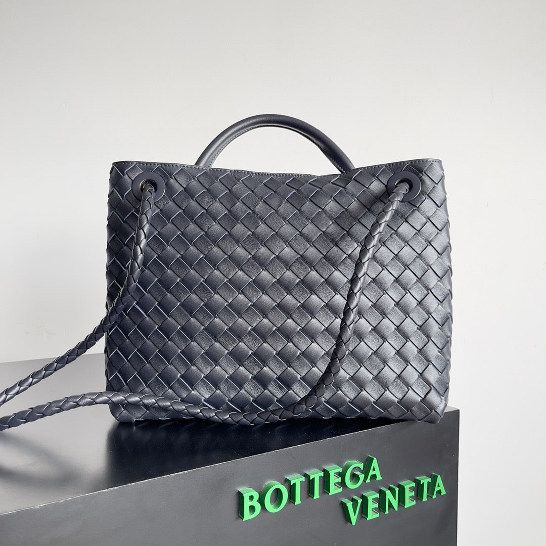 BV MEDIUM ANDIAMO 32CM BLACK LAMBSKIN