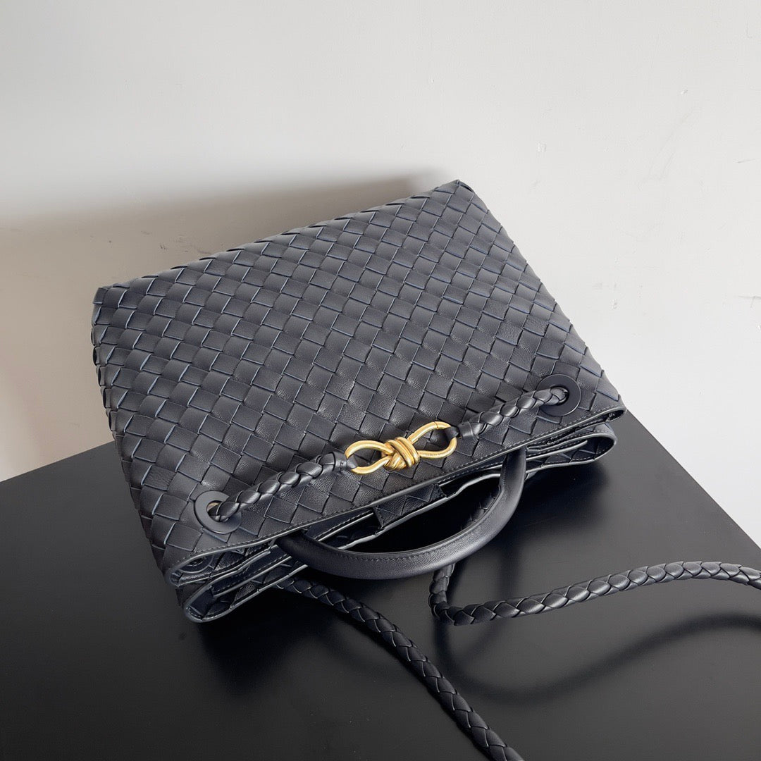 BV MEDIUM ANDIAMO 32CM BLACK LAMBSKIN