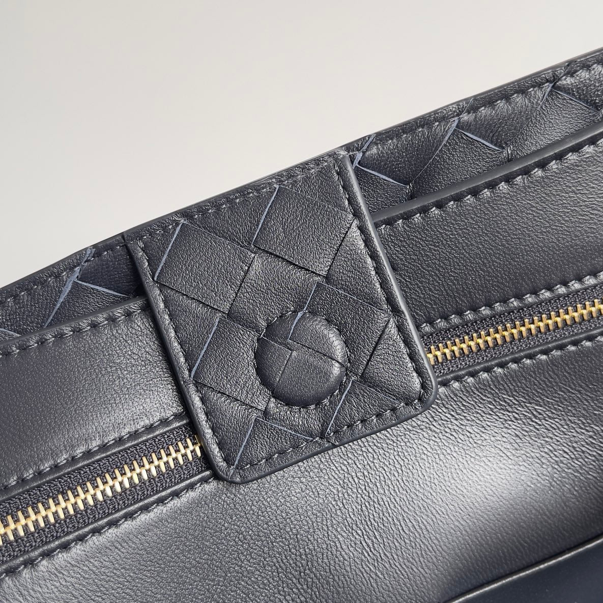 BV MEDIUM ANDIAMO 32CM BLACK LAMBSKIN
