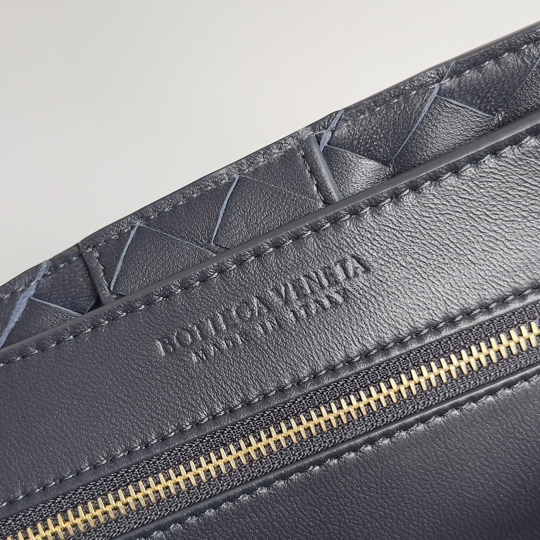 BV MEDIUM ANDIAMO 32CM BLACK LAMBSKIN