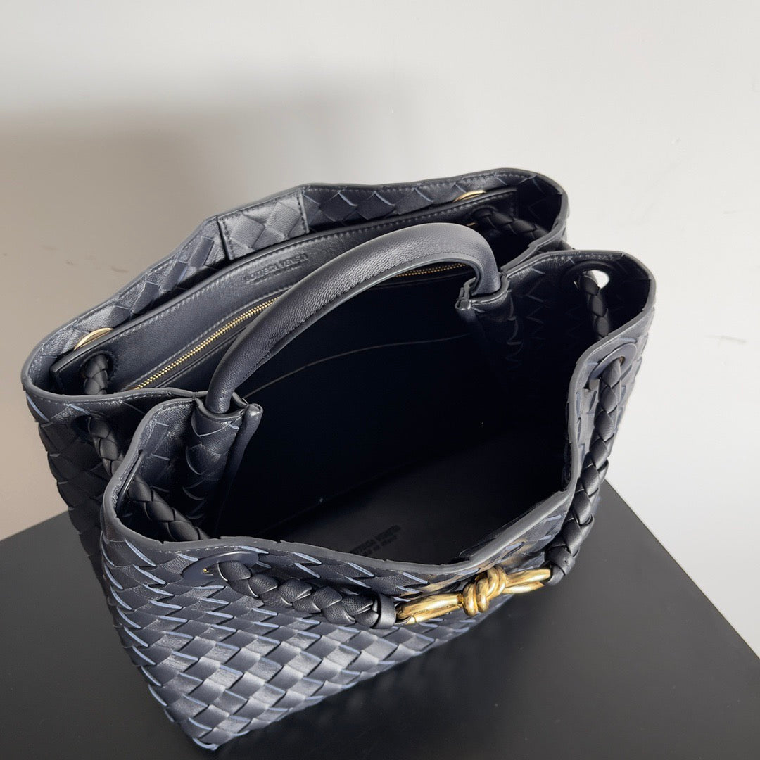BV MEDIUM ANDIAMO 32CM BLACK LAMBSKIN