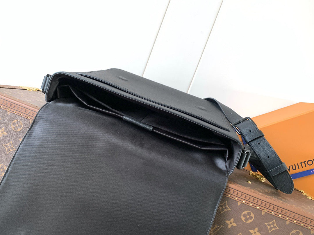LV 2026 Speed Messenger Bag 33cm Black Calfskin