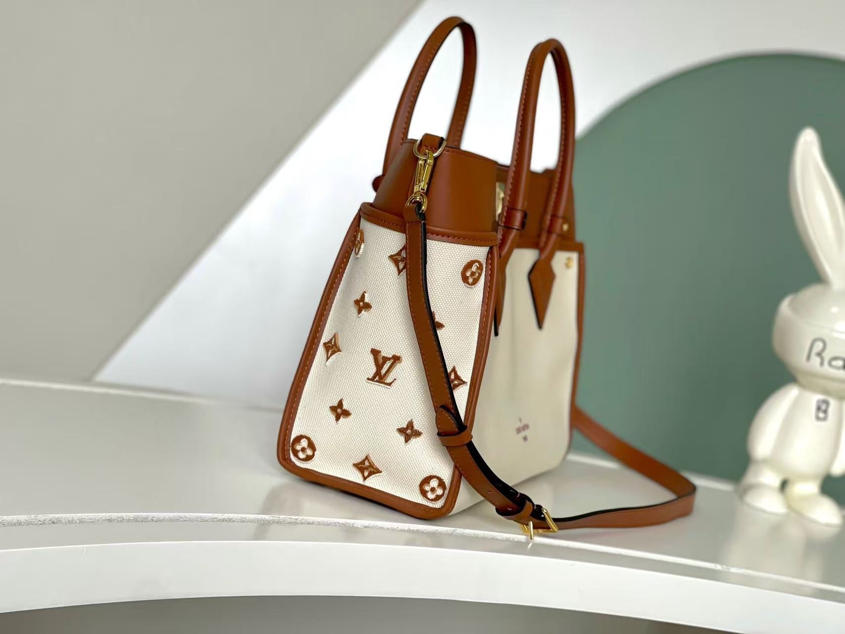 Louis Vuitton 2026 On My Side MM Bag 30cm Brown Cream Leather Fabric