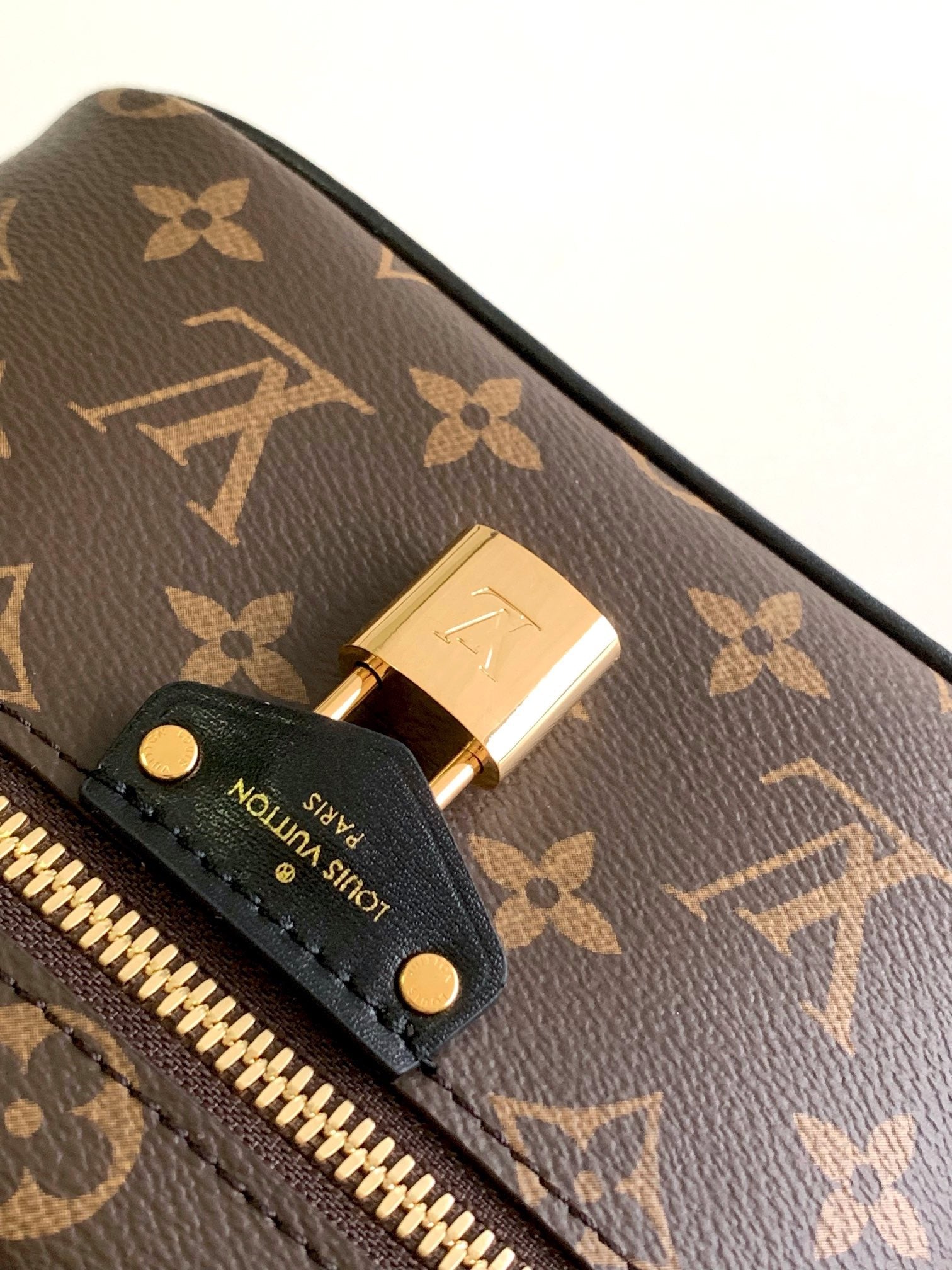 LV 2026 Vanity Chain Pouch Brown Black 19cm Monogram Canvas