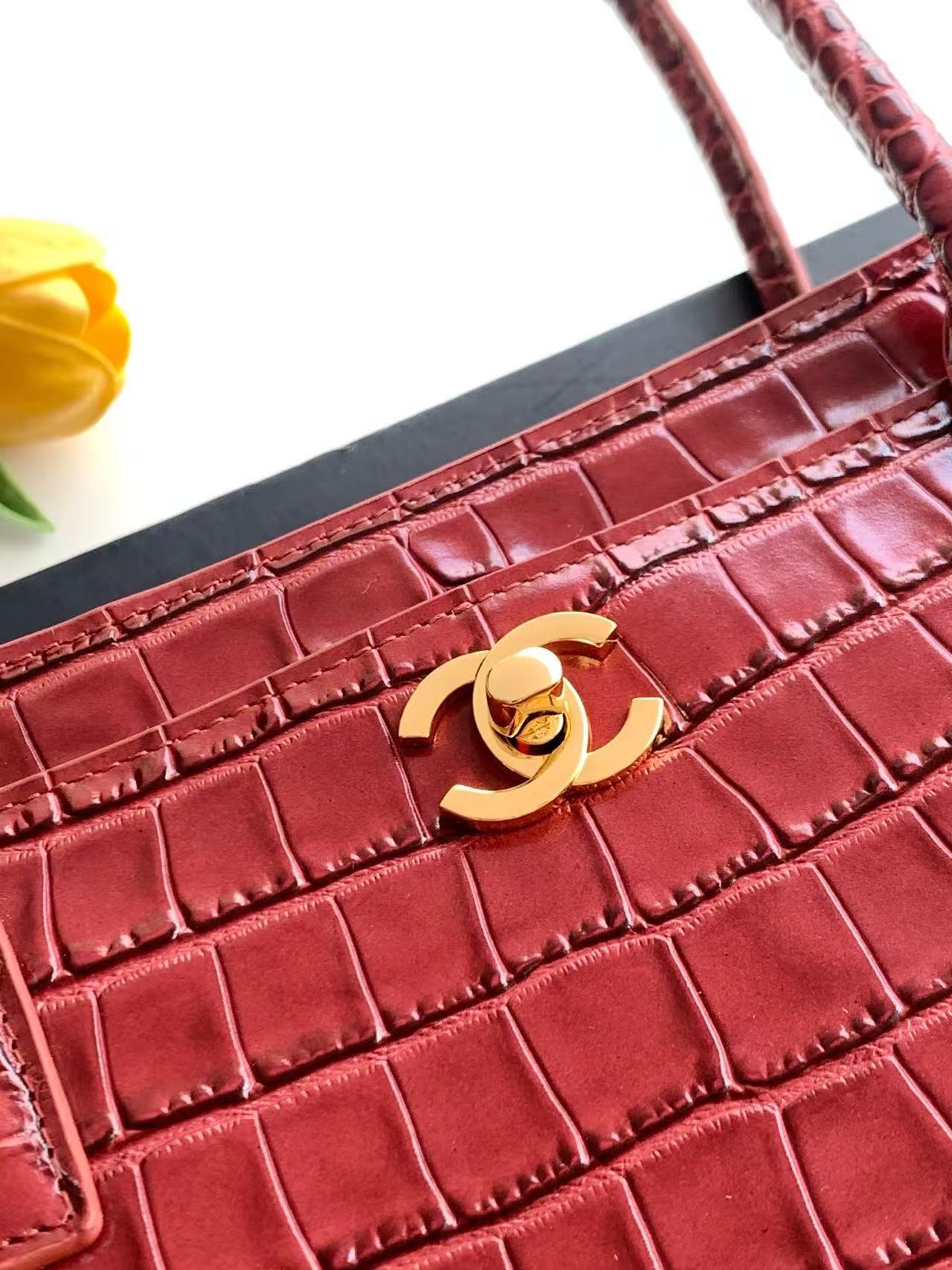 Chane 2026 Crocodile-embossed 40cm Bag Red Cowhide