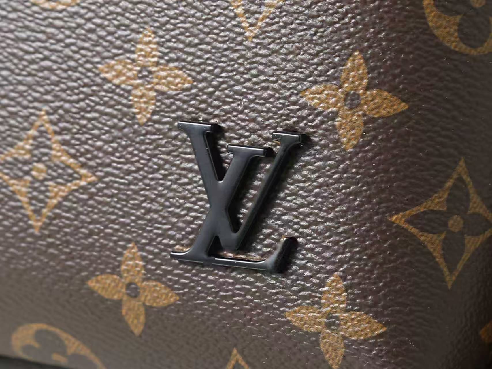 Louis Vuitton 2026 Avenue NM Bag 31cm Brown Black Canvas Cowhide