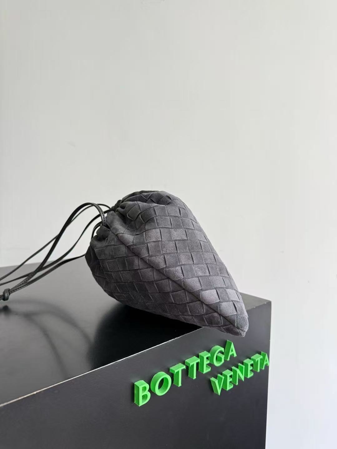 Bottega Veneta 2026 Dust Bag 32cm Gray Suede