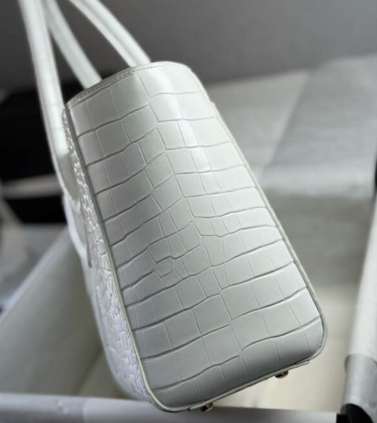 Chanel 25 Crocodile-embossed 40cm Bag White Cowhide 322960