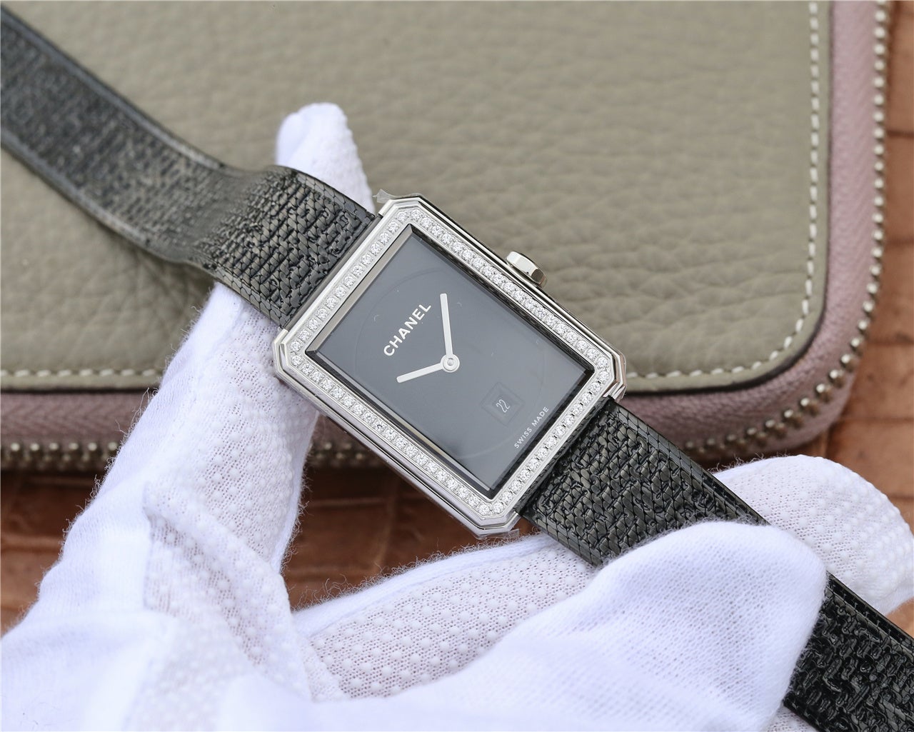 BOY-FRIEND DIAMOND BEZEL BLACK DIAL