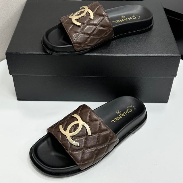 Chanel 2026 Double-C Gold Flat Slippers Cowhide Sheepskin 822822