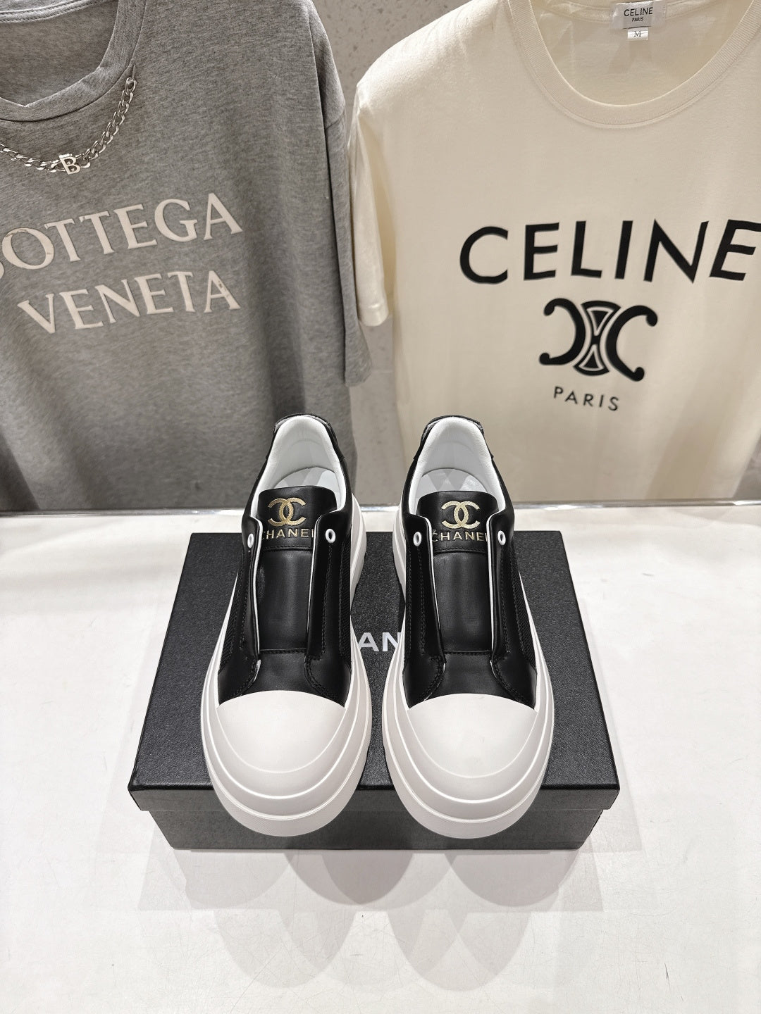 Chanel 2026 Sneaker Mesh Cowhide 852664