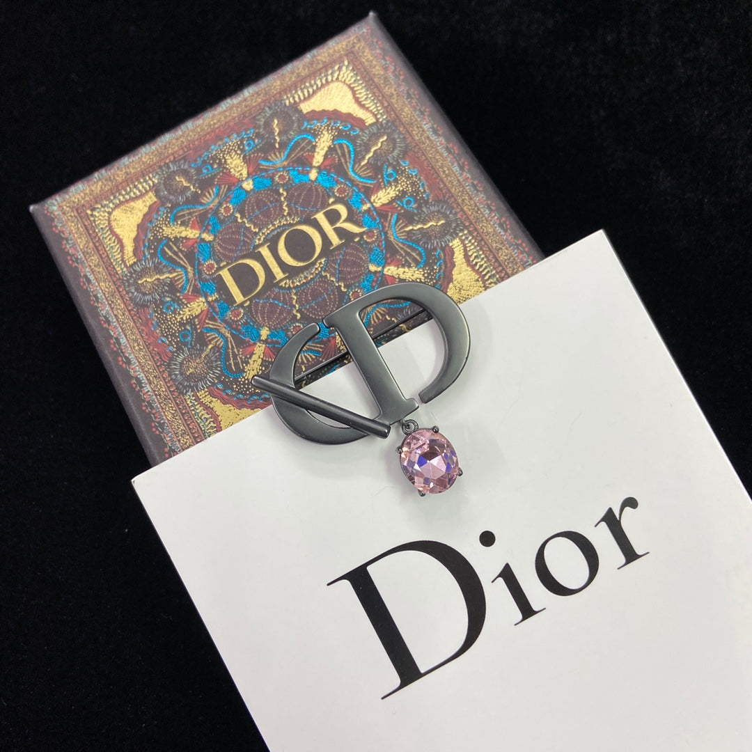 CD Brooch 177568