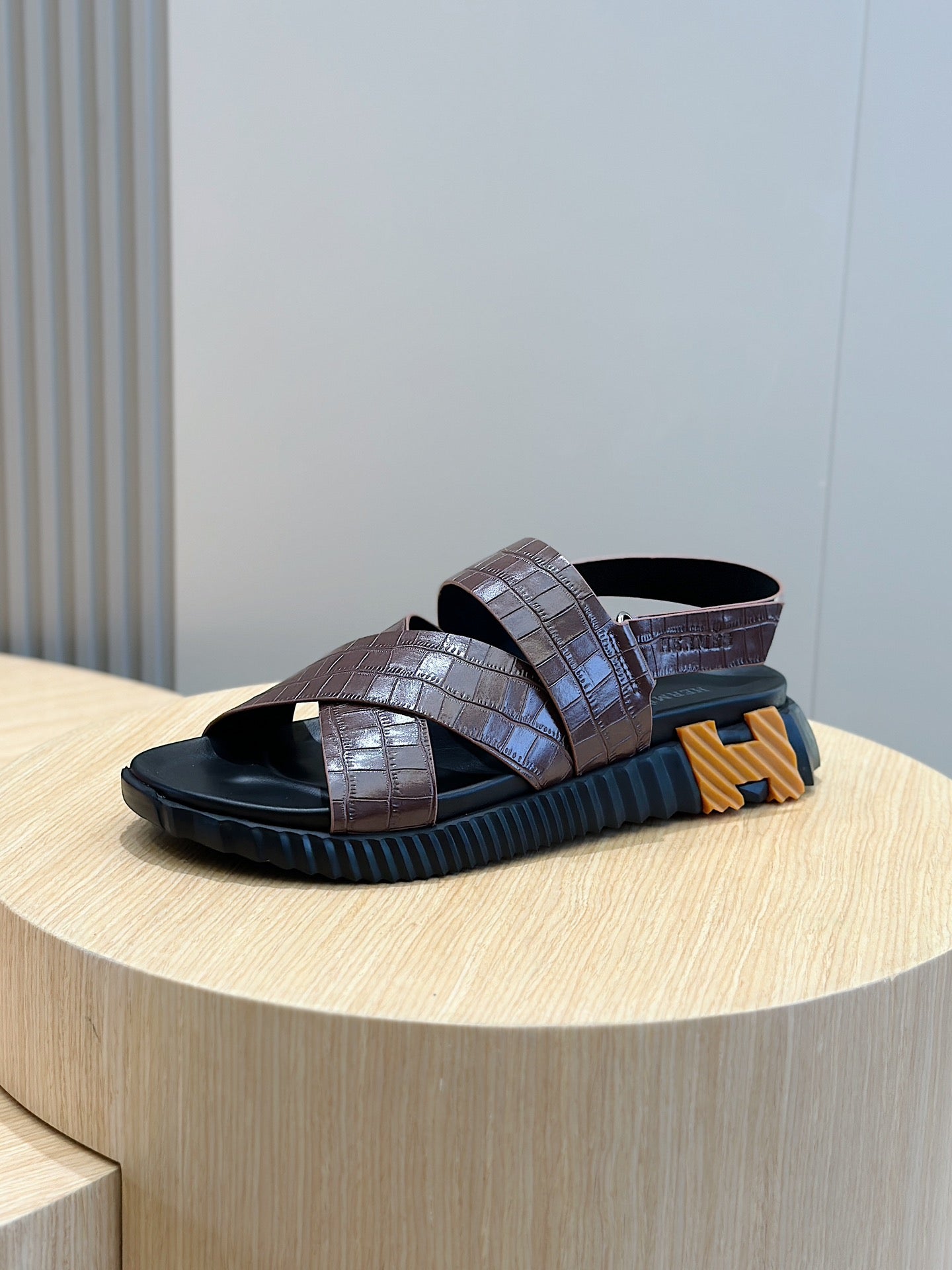 HM Men's Electric Sandals Calfskin 547746