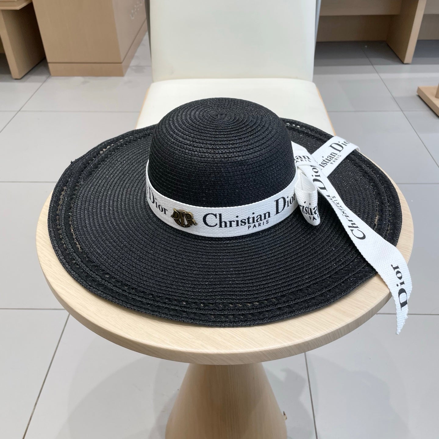 Dior Wide-brimmed Hat With Logo Ribbon 547025