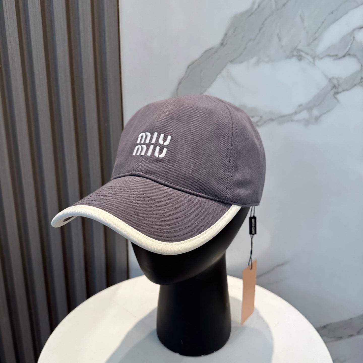 Miumiu Logo White Brim Cotton Hat 211761