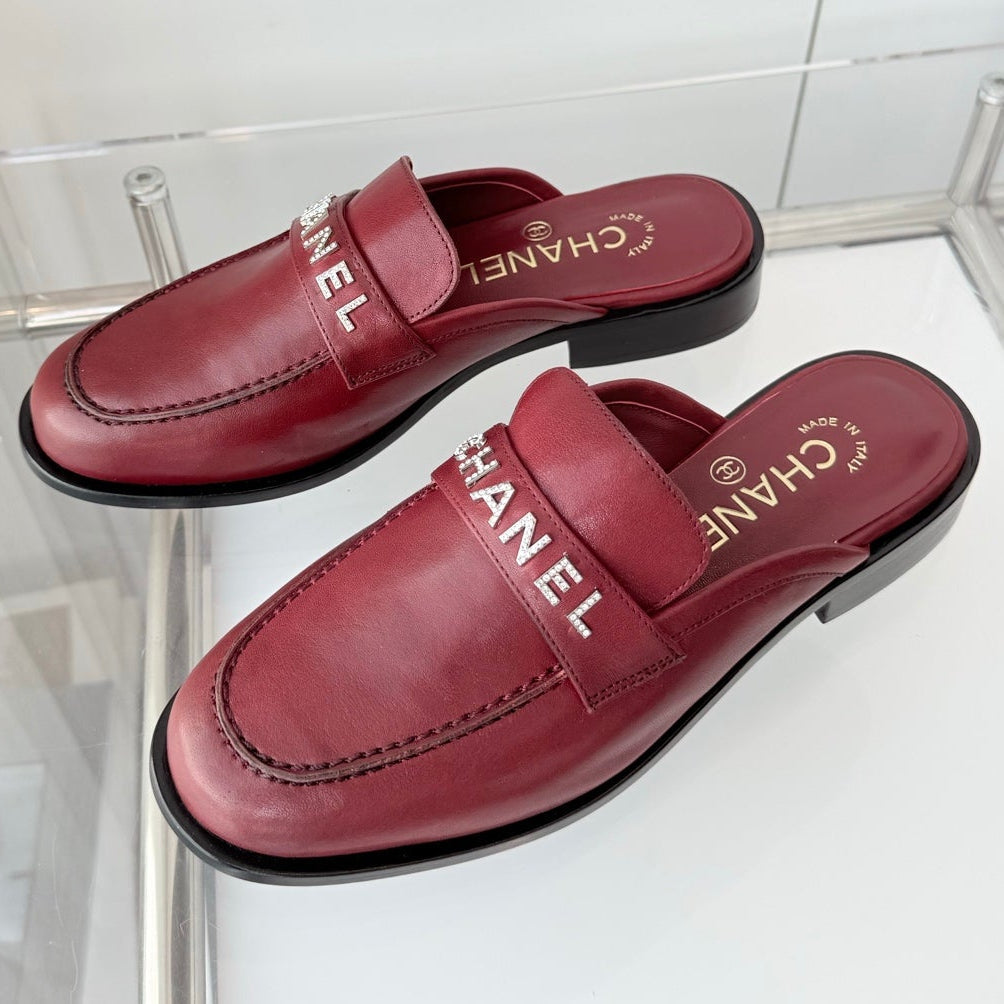 Chanel 2026 Diamond Logo Mules Cowhide Sheepskin 823471