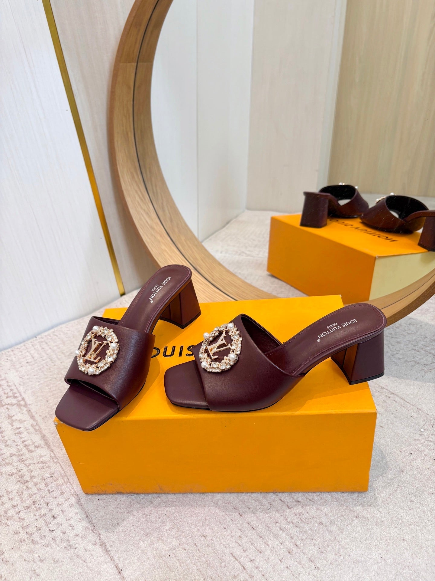 LV 26ss Heel Slippers 65 Goatskin