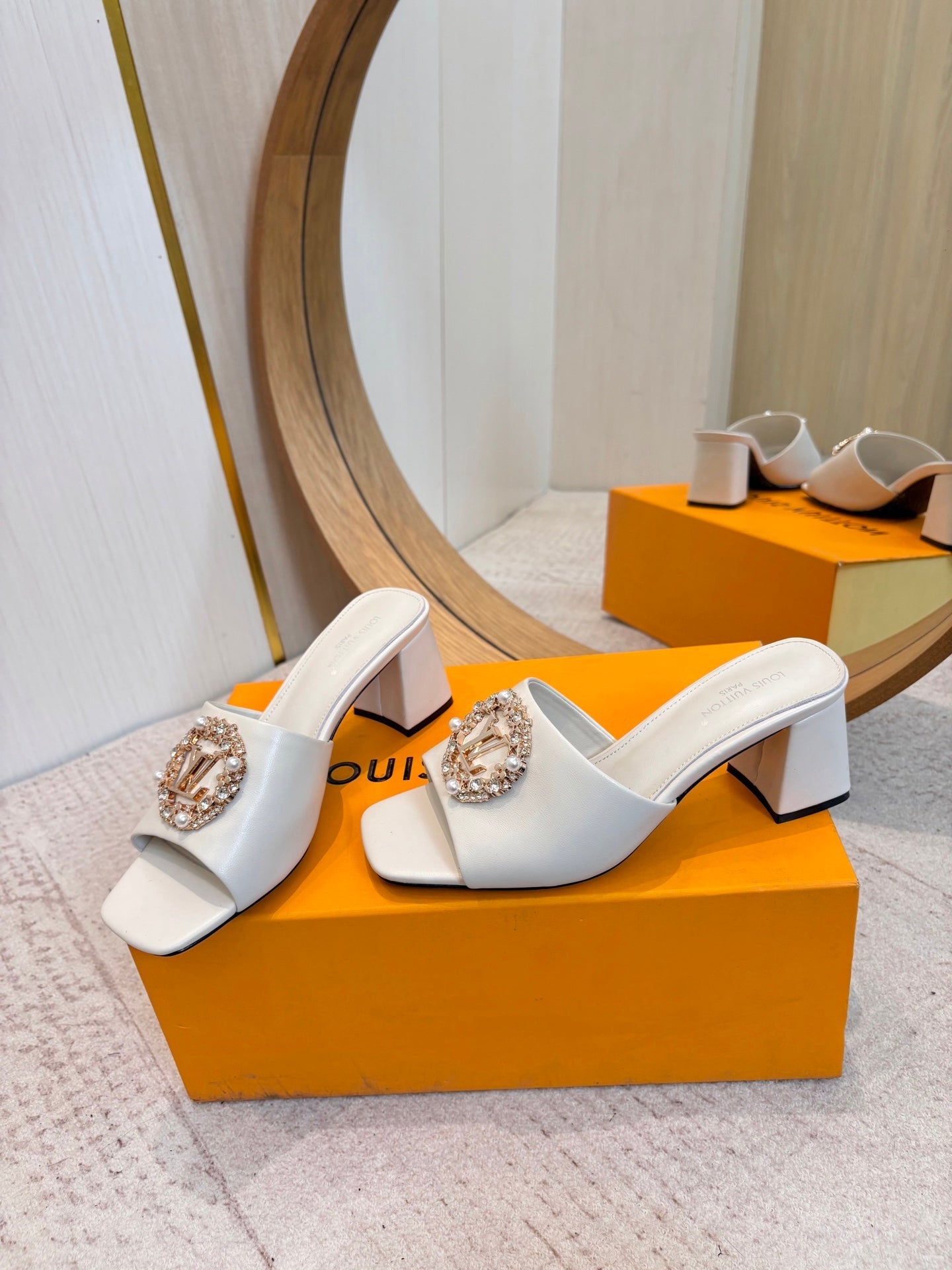 LV 26ss Heel Slippers 65 Goatskin