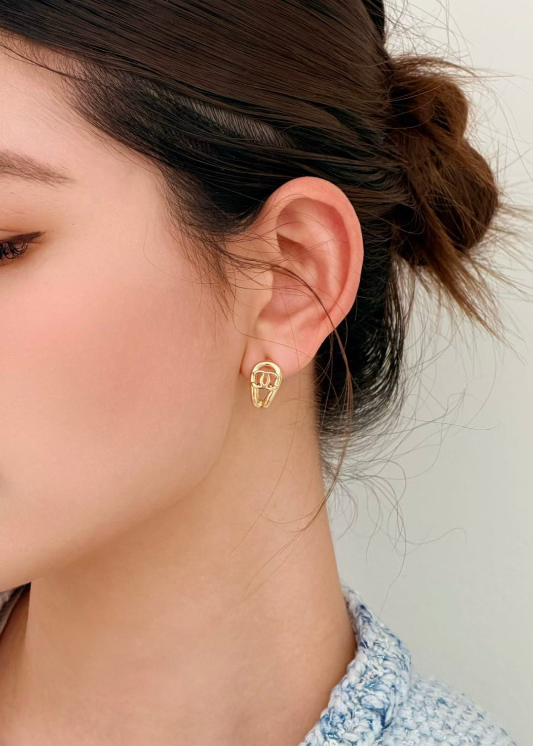 Chanel 2026 Hollowed-out CC Gold Teardrop Earrings