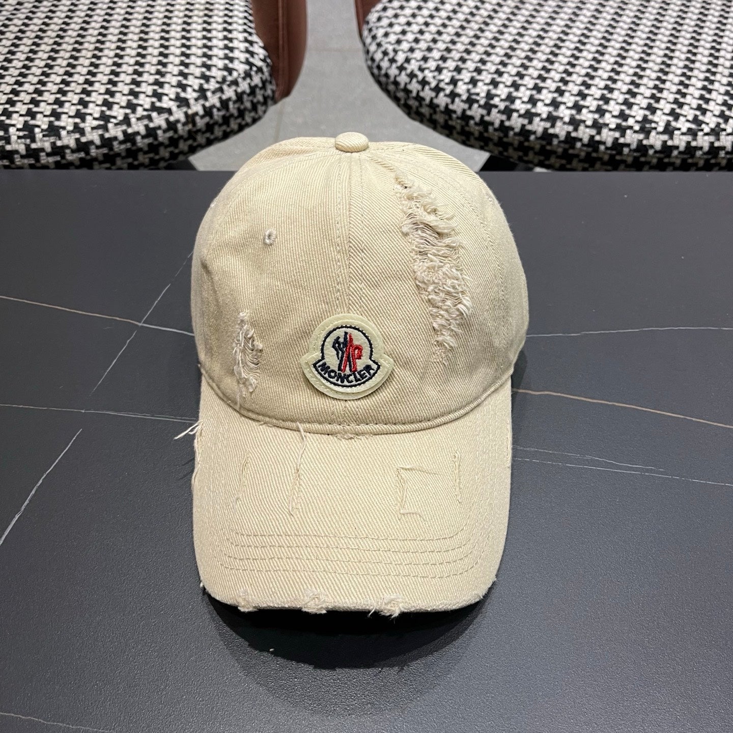 Moncler Ripped Hat 195955