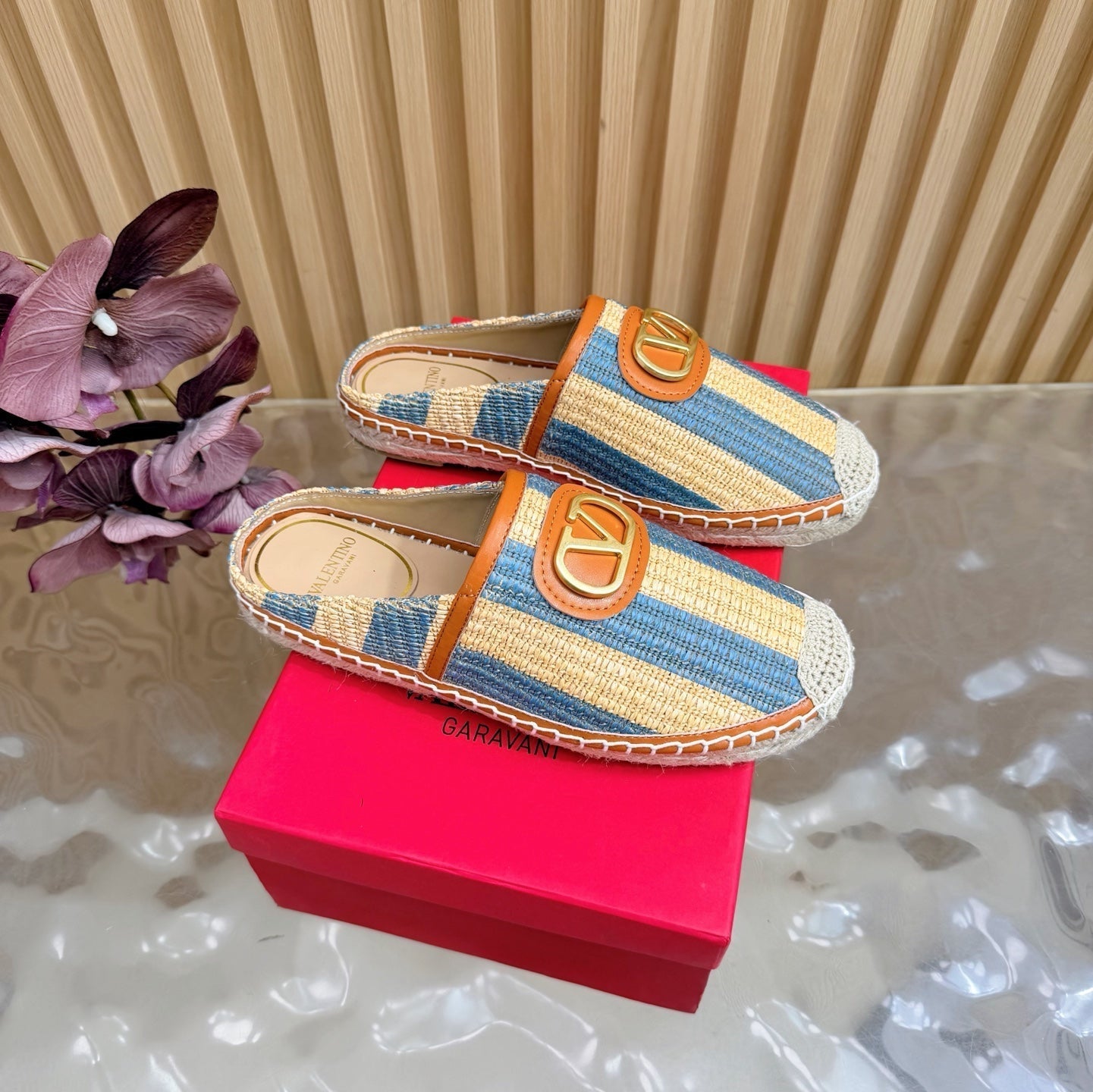 VT Garavani 26s Mule Woven Raffia 702263