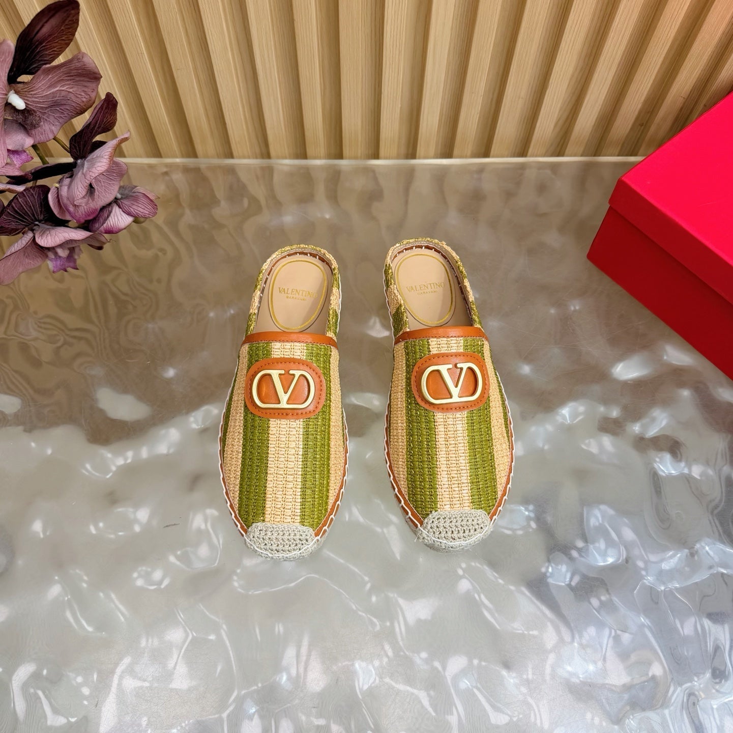 VT Garavani 26s Mule Woven Raffia 702263
