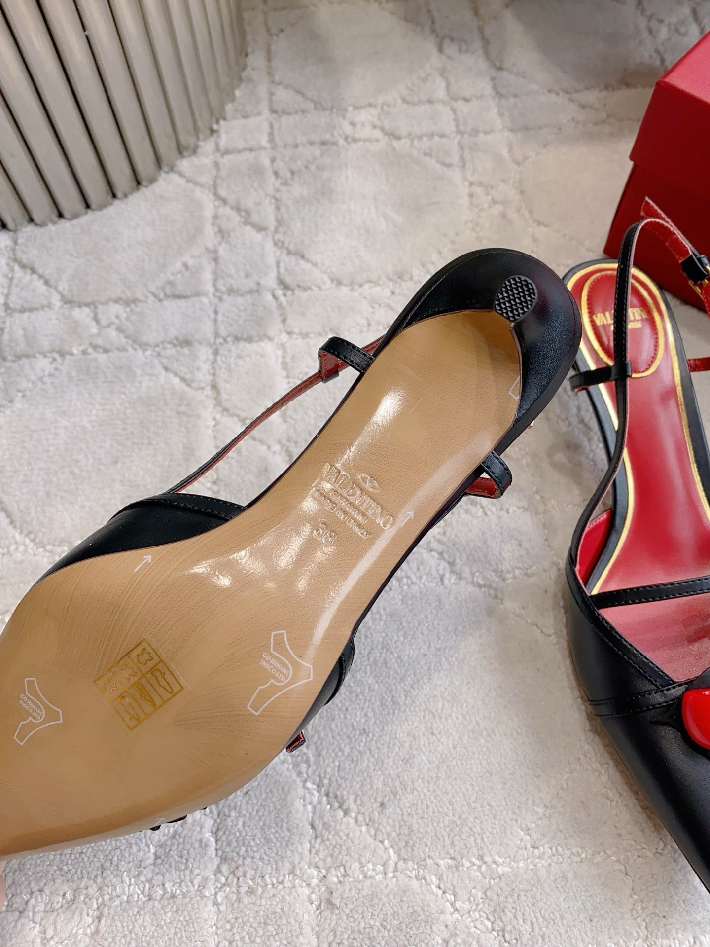 VT 26s Cherry Blossom Slingback 40 Calfskin