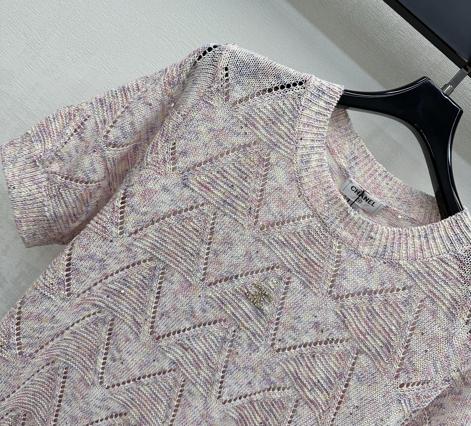 Chanel 2026 Wool Short-sleeved Knit Top With Metallic Logo 374878