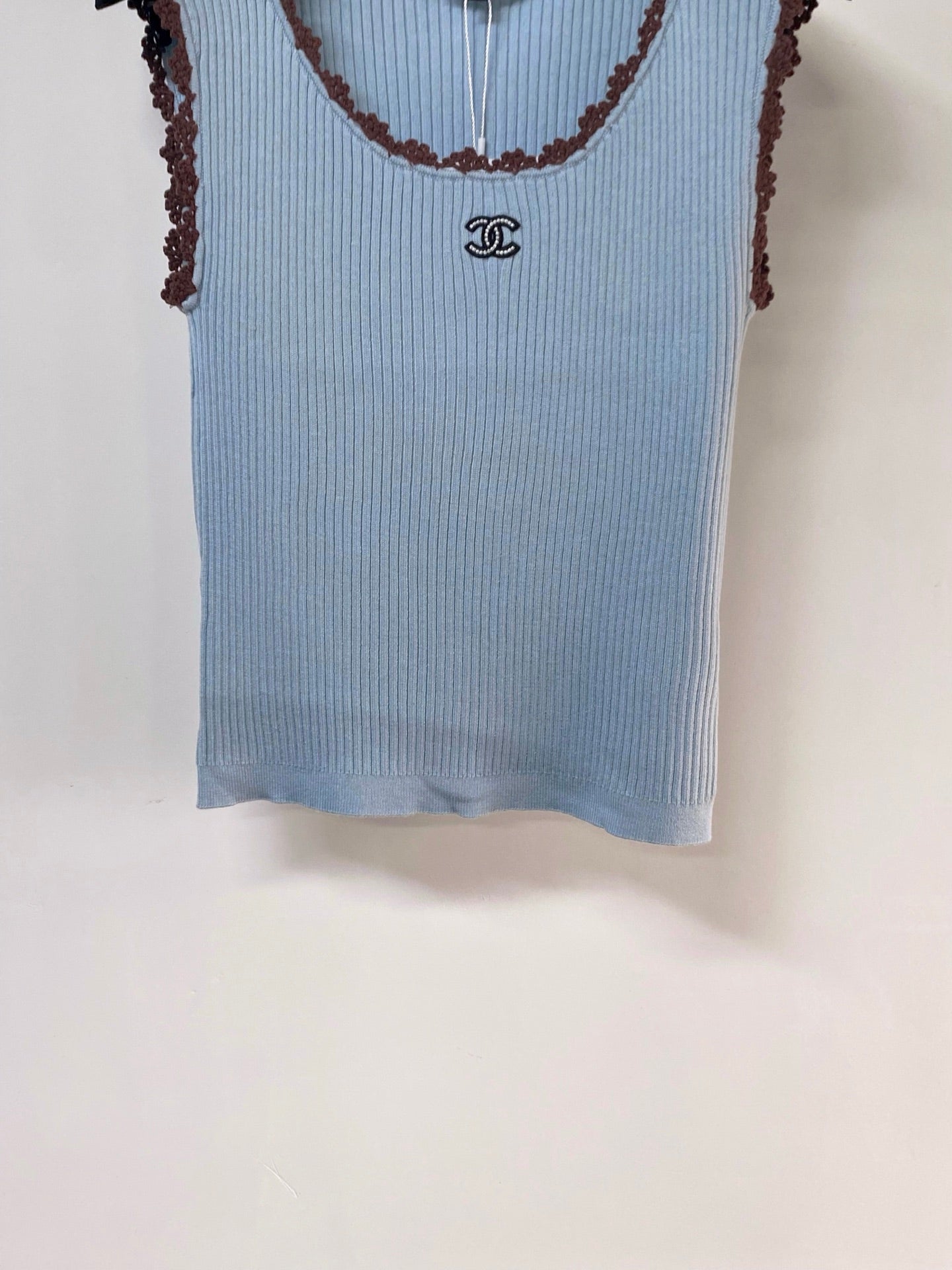 Chanel 2026 Lace-trimmed Knit Vest Wool 366056