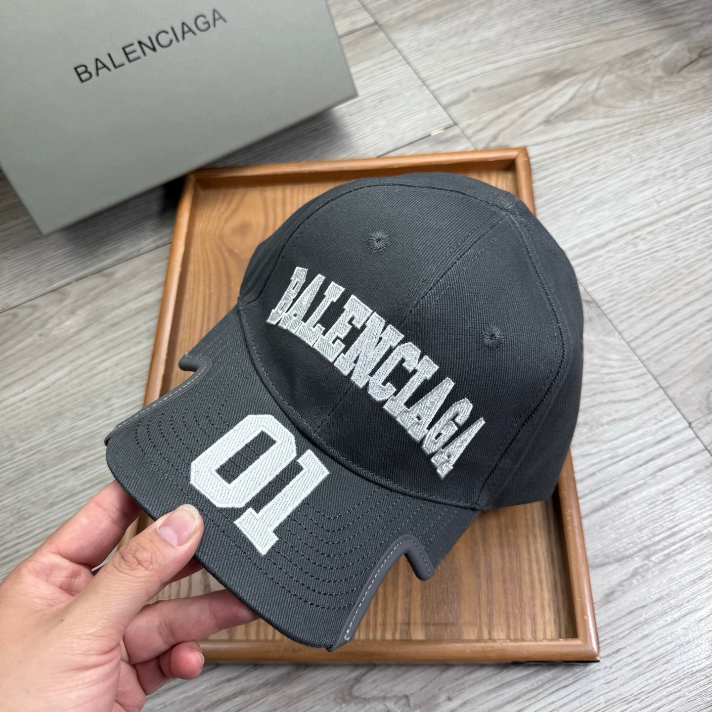 Balenciaga Logo Embroidered Baseball Cap 240587