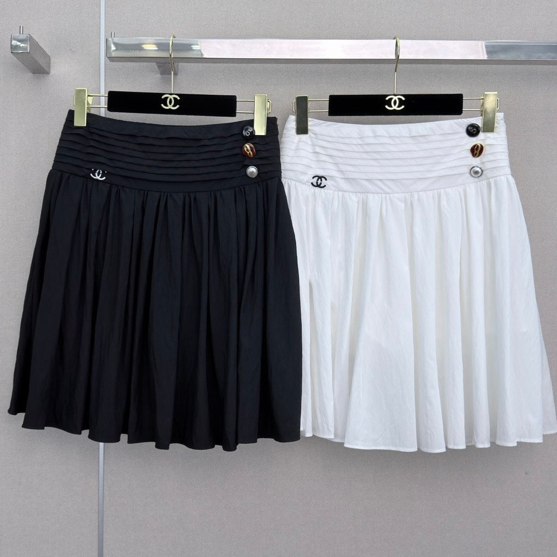 Chanel 2026 High-waisted Midi Skirt With Double C Logo Embellishment 353895