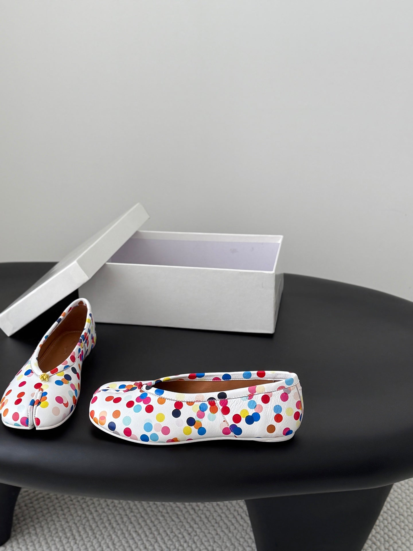 Maison Margiela 2026 Tabi Ballet Flats White Mix Colors Sheepskin 915401